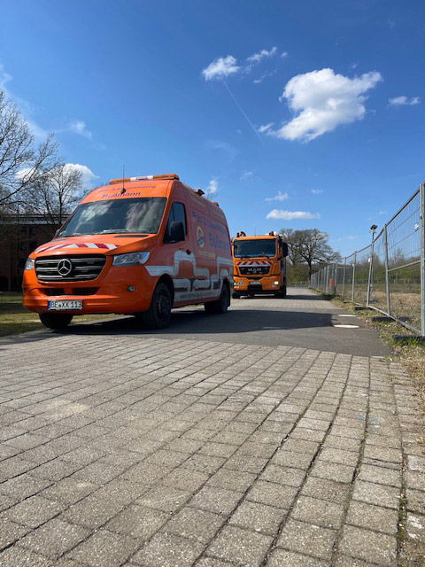 Rohr- und Kanalreinigung Bußmann aus Münster und Umgebung - Einsatzfahrzeuge vor blauem Himmel